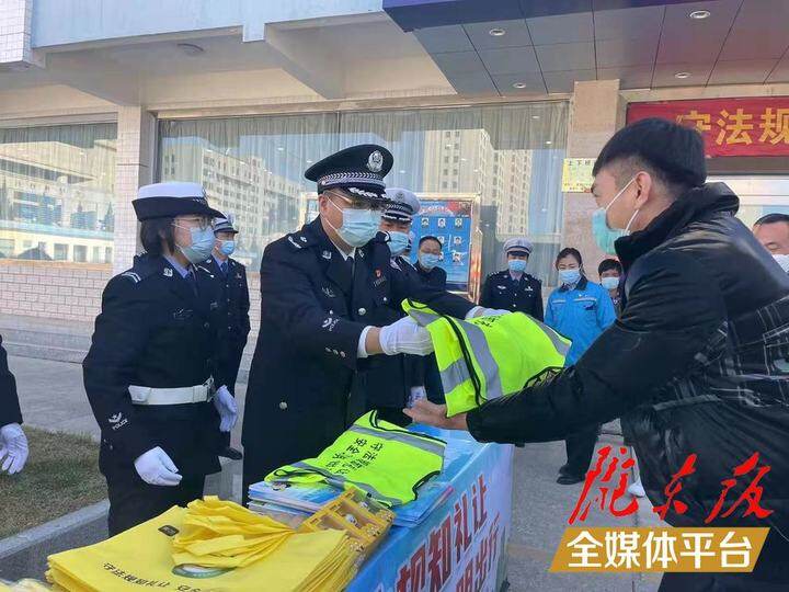 2021年慶陽市暨西峰區第十個“全國交通安全日”群眾性主題活動啟動儀式舉行