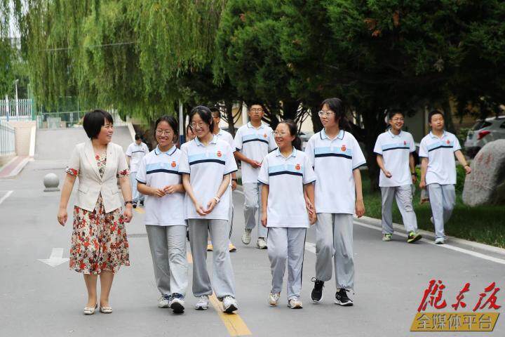 【教育高質(zhì)量發(fā)展·校長(zhǎng)訪談】打造“卓越課程體系” 推動(dòng)學(xué)校卓越發(fā)展——訪慶陽(yáng)一中黨委書記、校長(zhǎng)宮亞妮