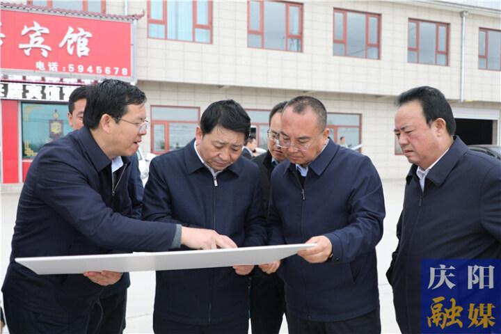 周繼軍在華池縣慶城縣調研時強調 弘揚南梁精神 汲取奮進力量 全力以赴抓落實謀發展促振興