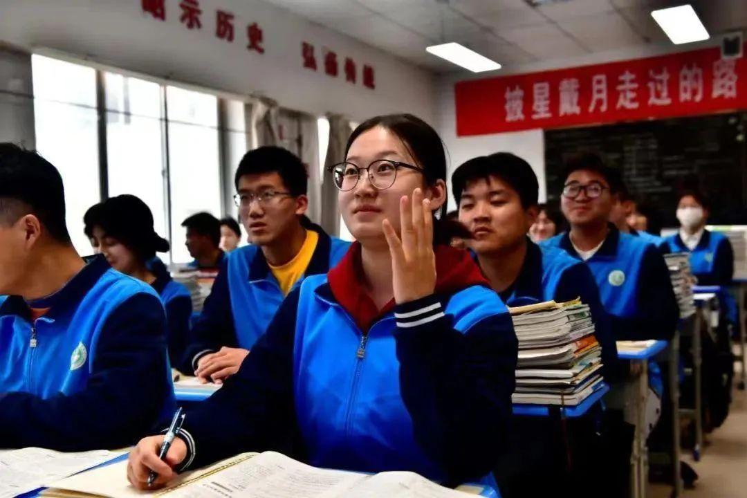 勵(lì)志！暖心！寧縣二中“高位截肢”女孩鞏瑜圓夢西北師大