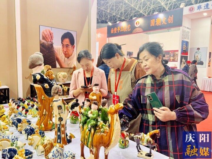 香包牽線聚人氣！第十八屆慶陽香包民俗文化節旅游綜合收入6100萬元