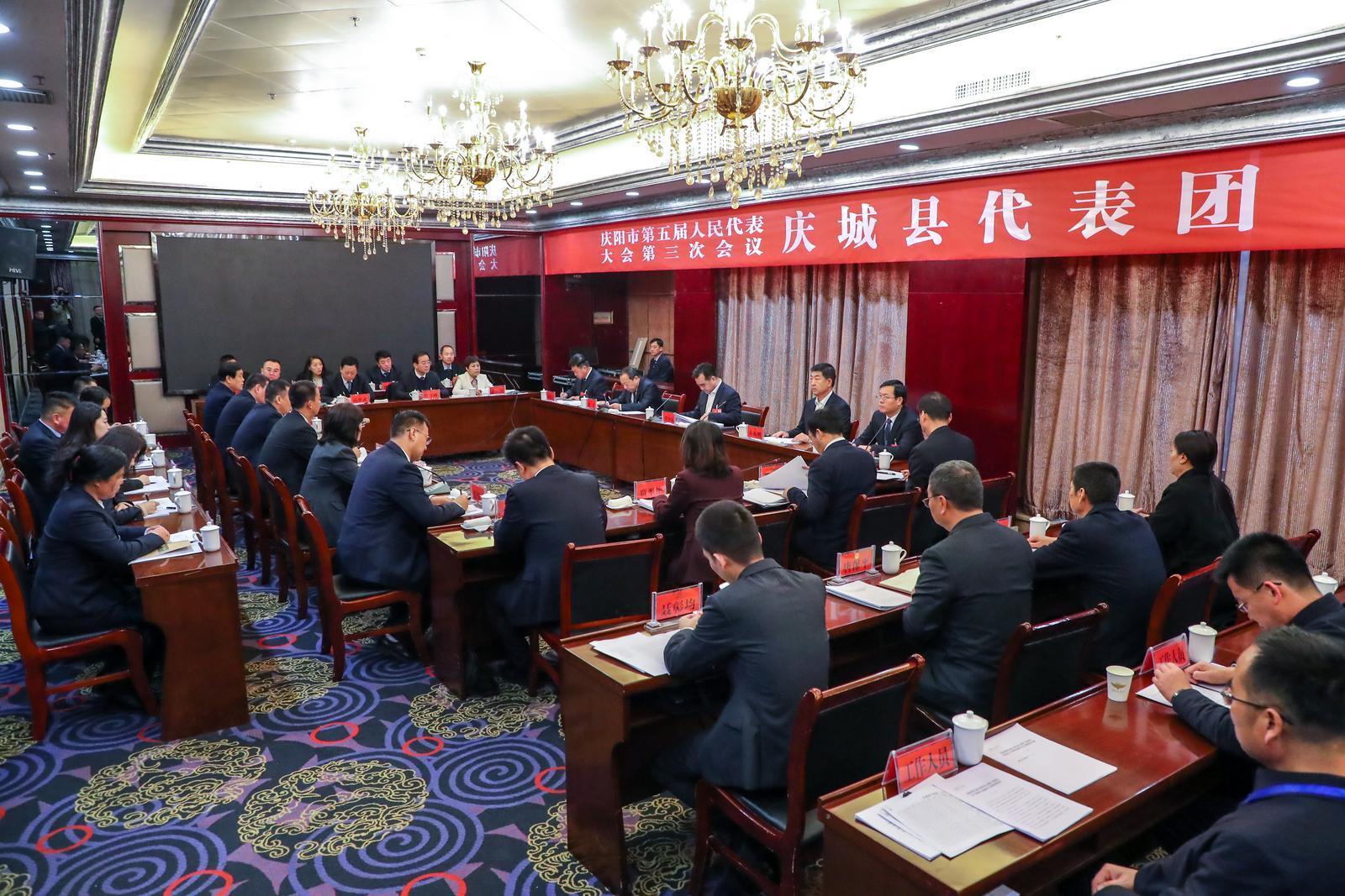 黃澤元在參加慶城縣代表團審議時強調 把準政策導向縣域特點經濟規律角色定位 在推動高質量發展上邁出更加堅實的步伐