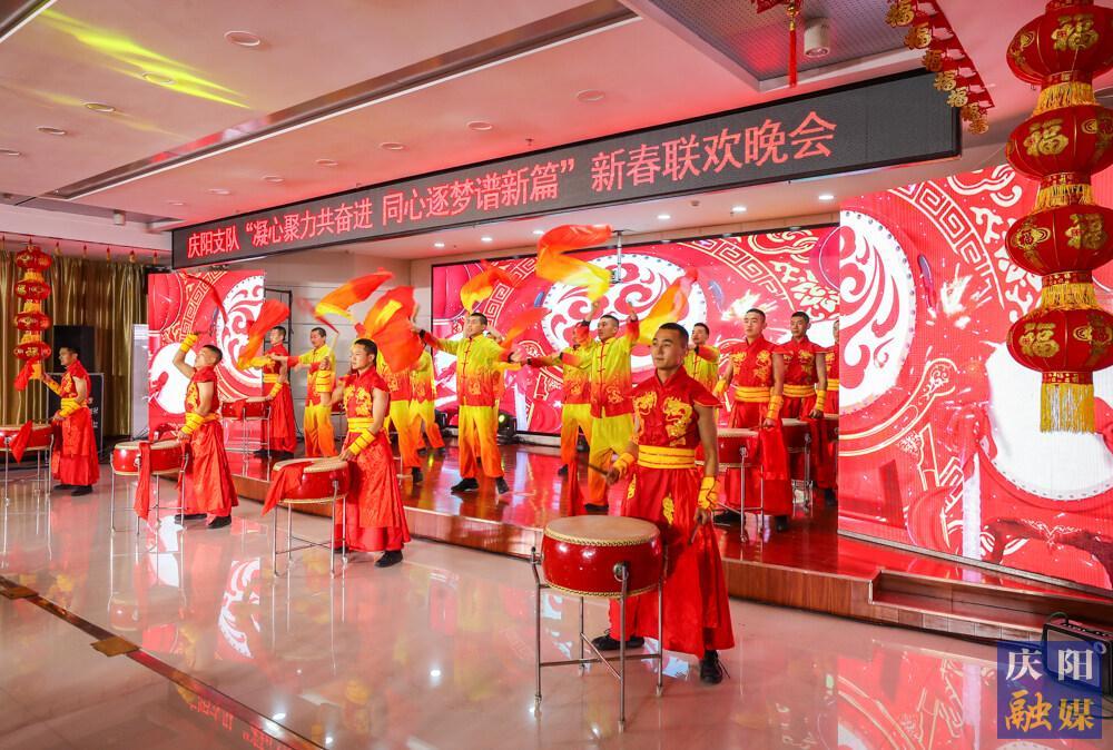 【攝影報道】武警慶陽支隊“凝心聚力共奮進(jìn)·同心逐夢譜新篇”新春聯(lián)歡晚會舉行