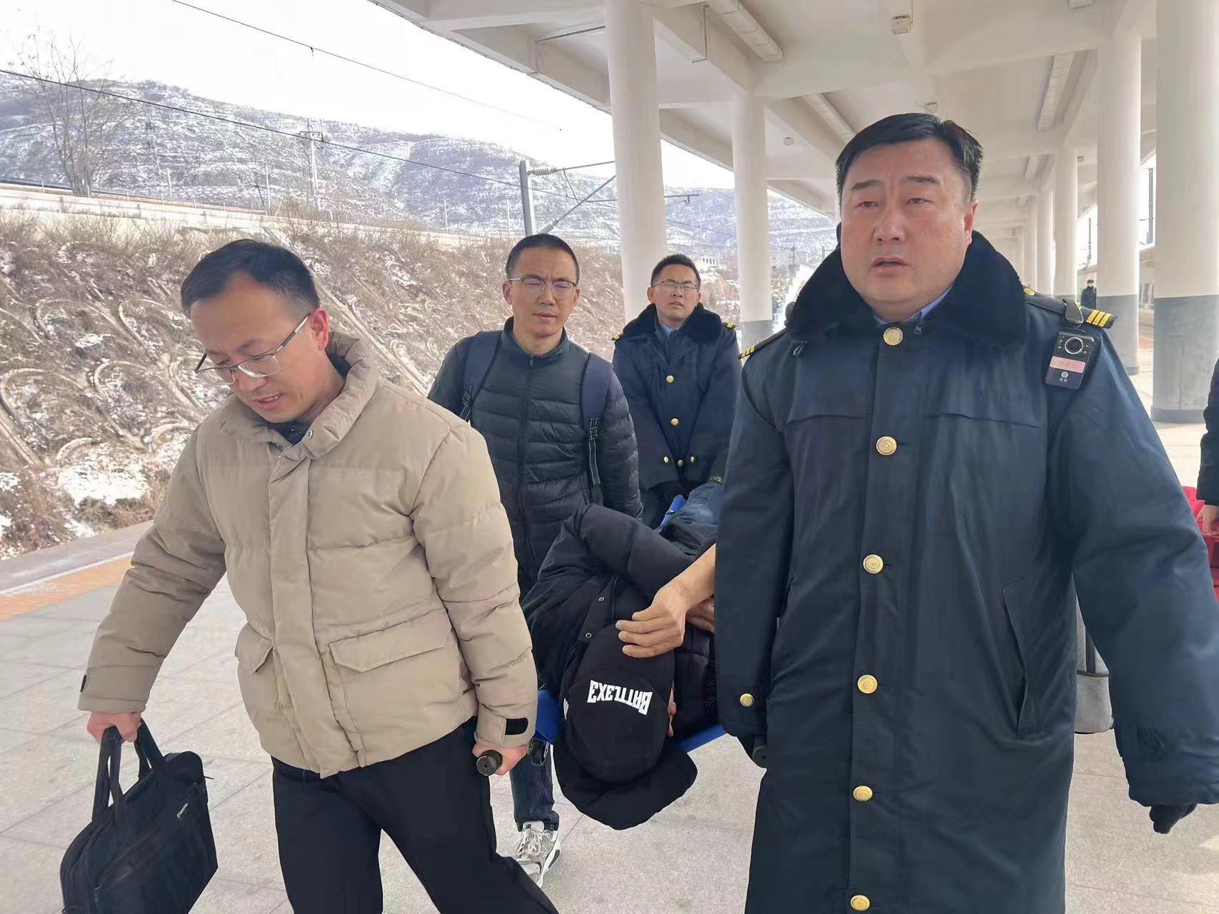 環縣車站上演接力賽救助急病旅客