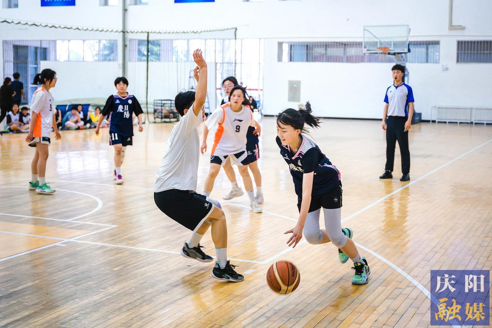 【攝影報(bào)道】慶陽(yáng)市“育才杯”青少年籃球邀請(qǐng)賽精彩不斷！