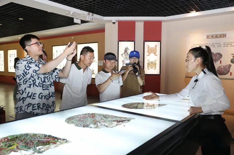 體驗光影搖曳 環縣道情皮影備受青睞