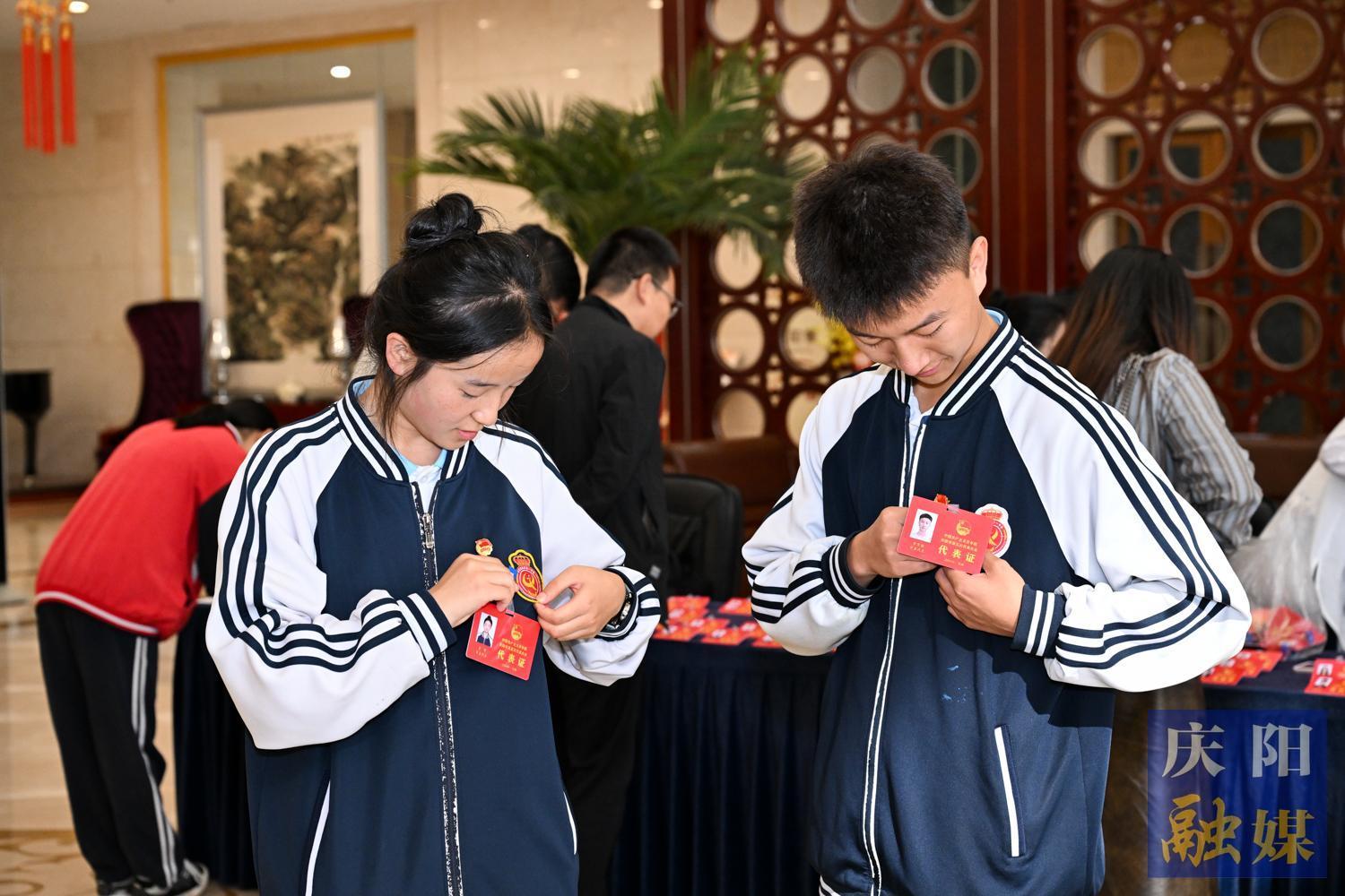 【攝影報(bào)道】團(tuán)代表報(bào)到! 慶陽進(jìn)入團(tuán)代會時(shí)間