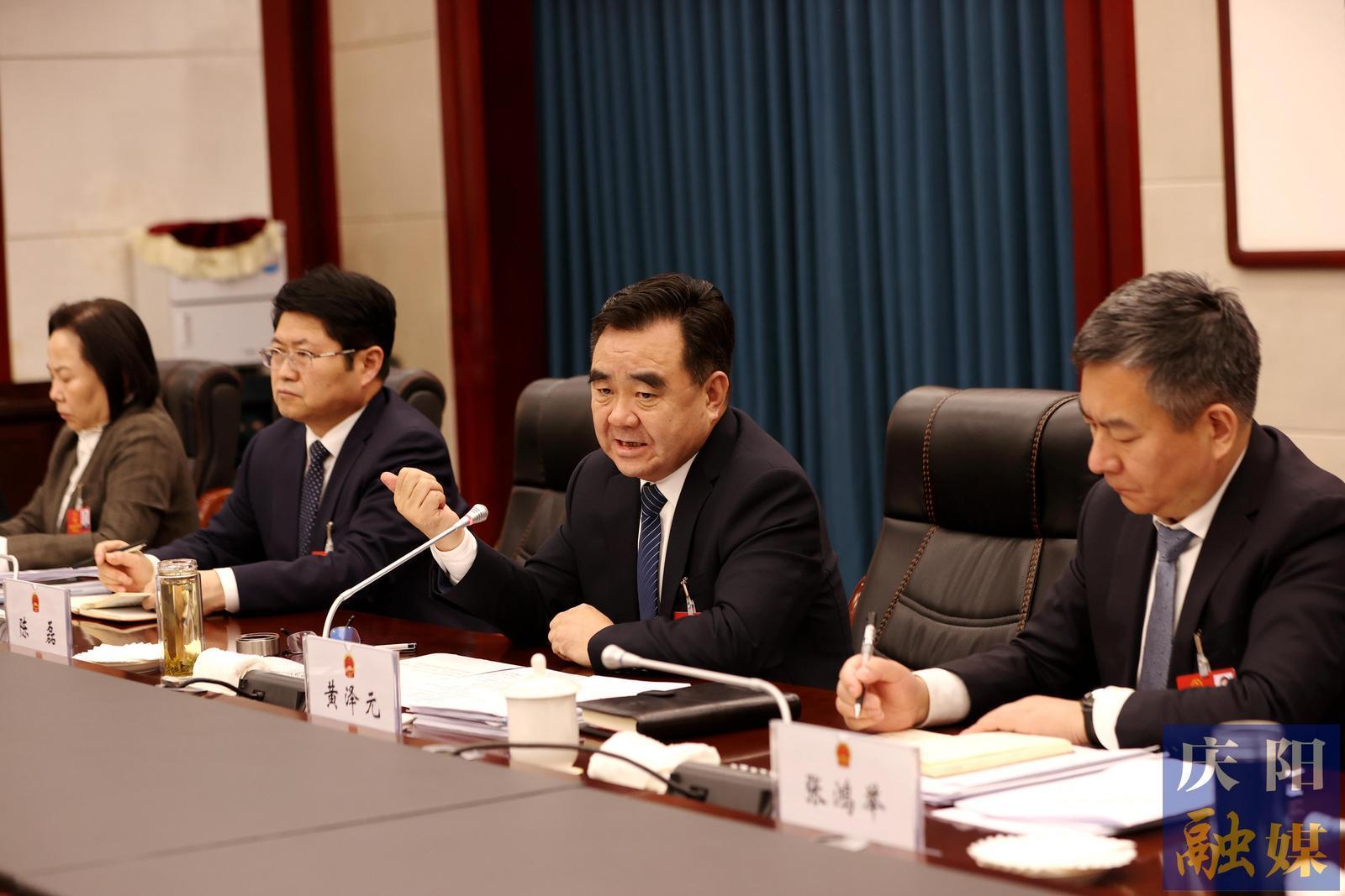 黃澤元在參加鎮原縣代表團審議時強調 以產業發展為縣域經濟蓄勢賦能 以一域發展為全市大局多作貢獻