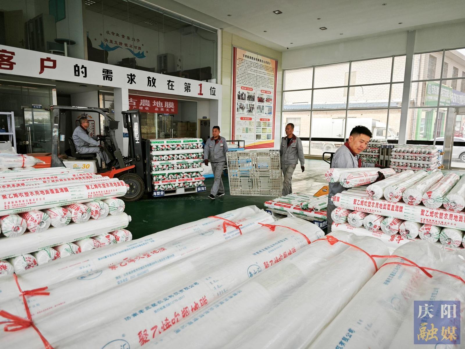 【攝影報道】春耕備耕正當時 西峰區農資農機購銷兩旺
