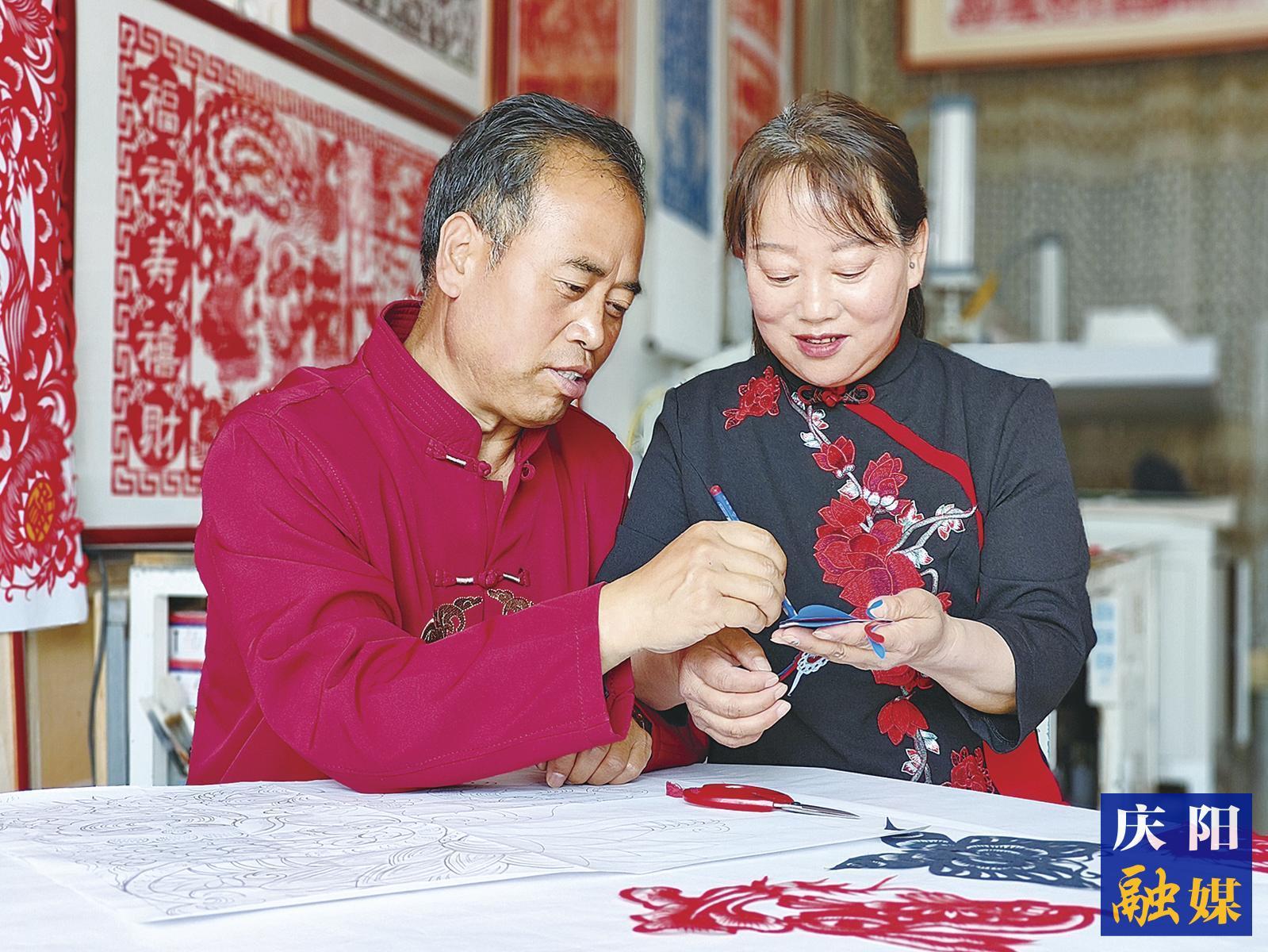 鎮原縣：“剪紙夫妻”匠心傳承 紙上非遺綻放光彩