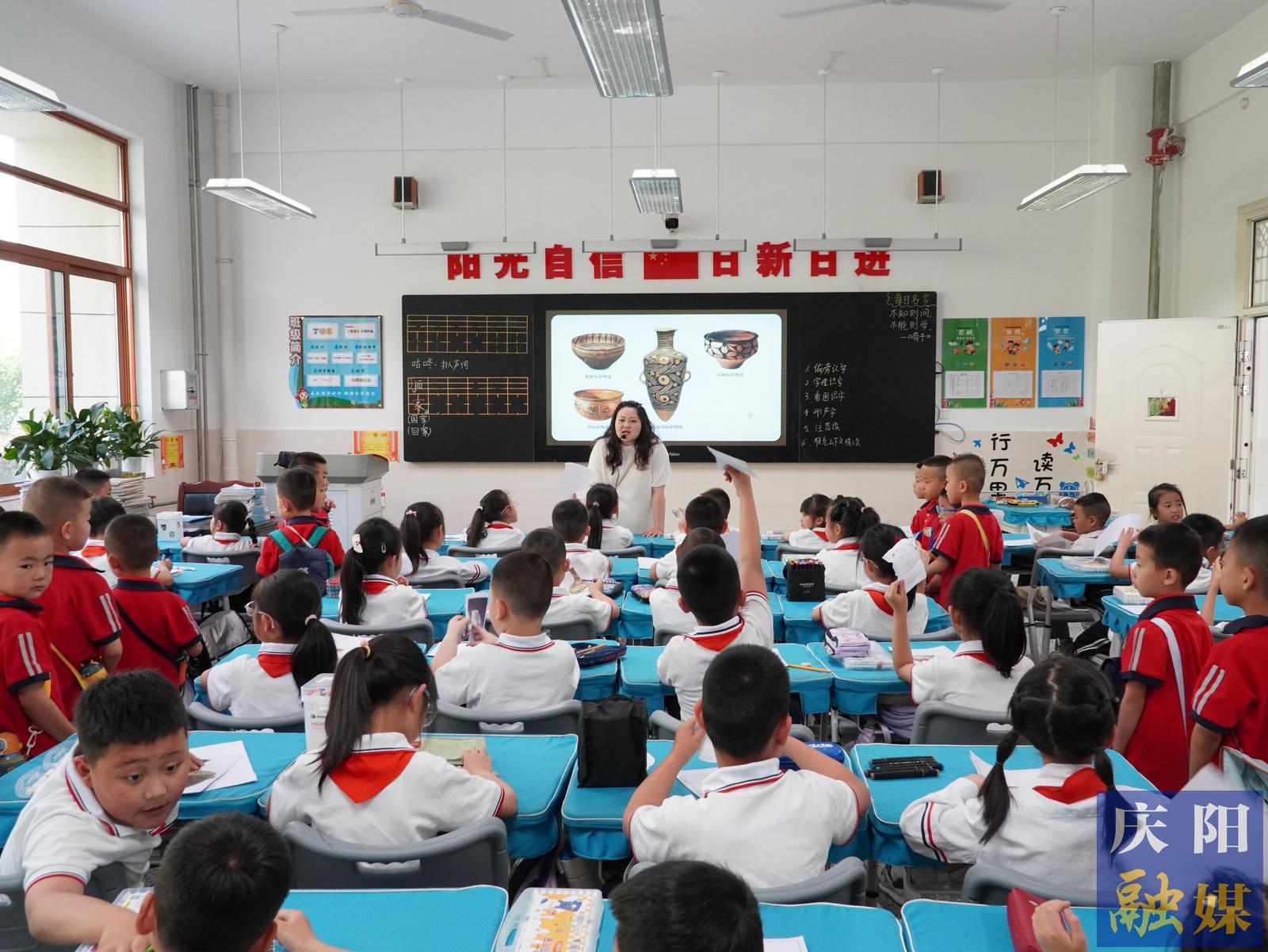 【點(diǎn)亮美好教育】幼小銜接助成長 慶陽市科教苑幼兒園大班幼兒探秘東方紅小學(xué)